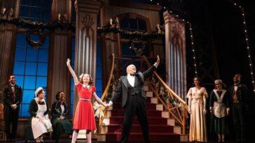 Ellie-Pulsifer-and-Christopher-Swan-in-the-2022-company-of-ANNIE