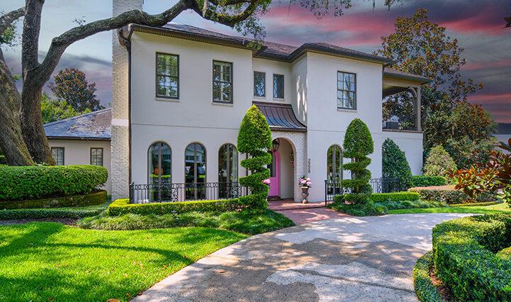 Maximalist mansion located in Winter Park, FL that Carrie Bradshaw would be jealous of.