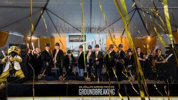 A shot of the groundbreaking faestivities for UCF's nursing pavilion.