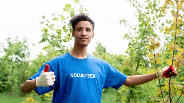 9 Ways Kids Can Earn Their Community Service Hours feature   Central Florida Lifestyle